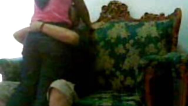 Masseuse به آرامی خروس مشتری را نوازش سکس خانوادگی برازرس کرد