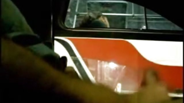 زن زیبا دانلود فیلم های سکسی برازرس و بالغ که در تاکسی Fake کور شده است