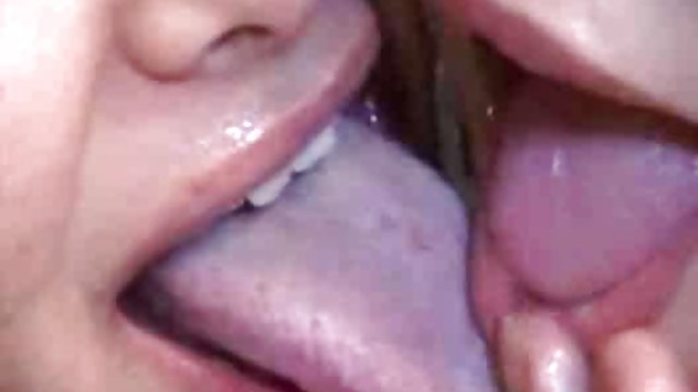 عوضی ورزشی با فیلم سکس شرکت برازرس خوشحالی روی یکی از اعضای مقعد میپرد