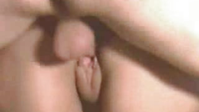 کوپ فیلم سکسی سایت برازرس فاحشه روسپیگری را در خانه اش می کند