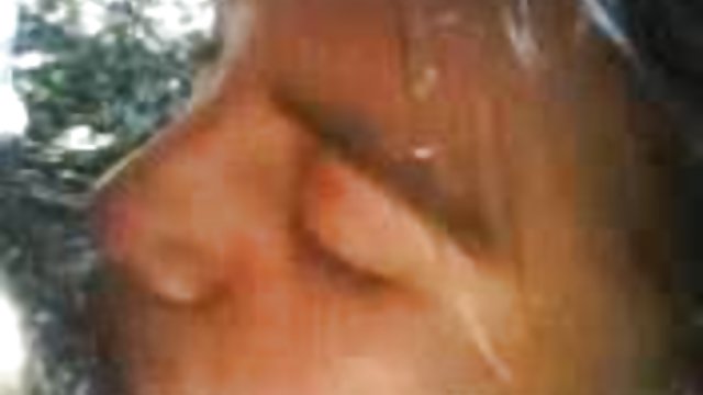معشوقه دانلود فیلم سکسی از کمپانی برازرس روسی به بنده در دهان خود می کوبد